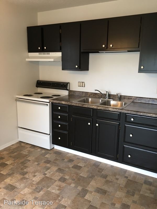 Building Photo - 701 N Red Bud Trl
