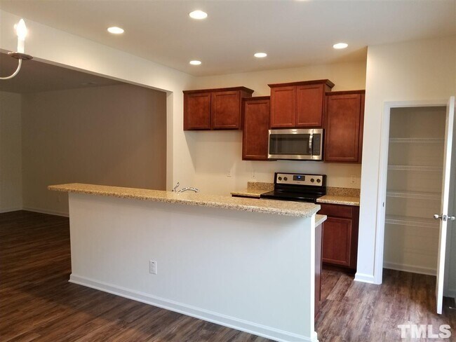 Building Photo - 81 E Grove Point Dr
