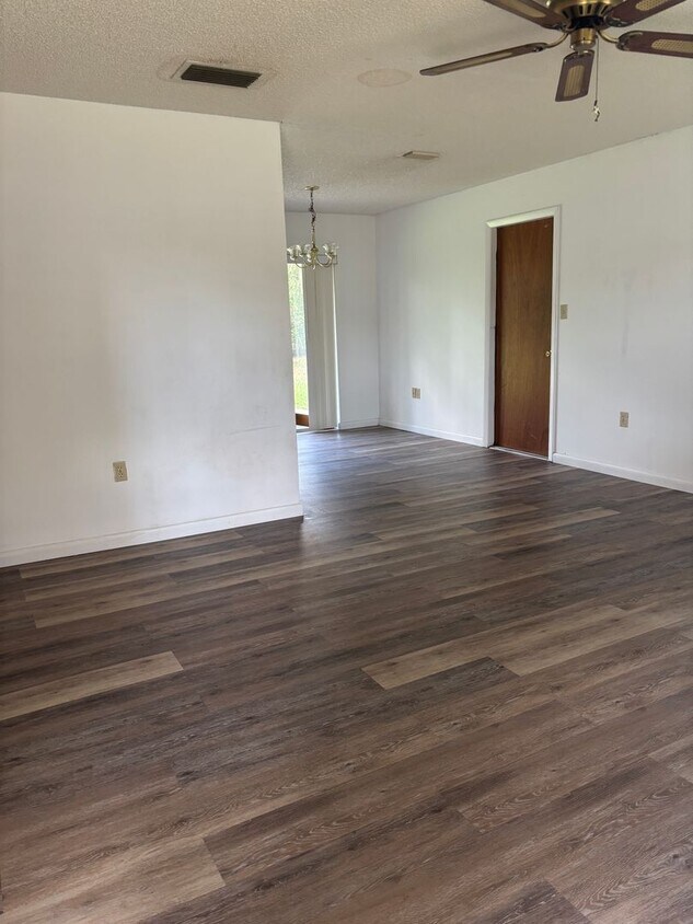 Foto del edificio - 405 Lily Pad Ln