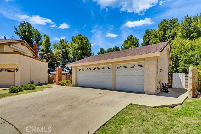 Foto del edificio - 23502 Shadowcrest Pl