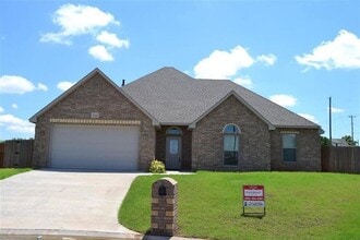 Building Photo - 1213 Red Rock Dr