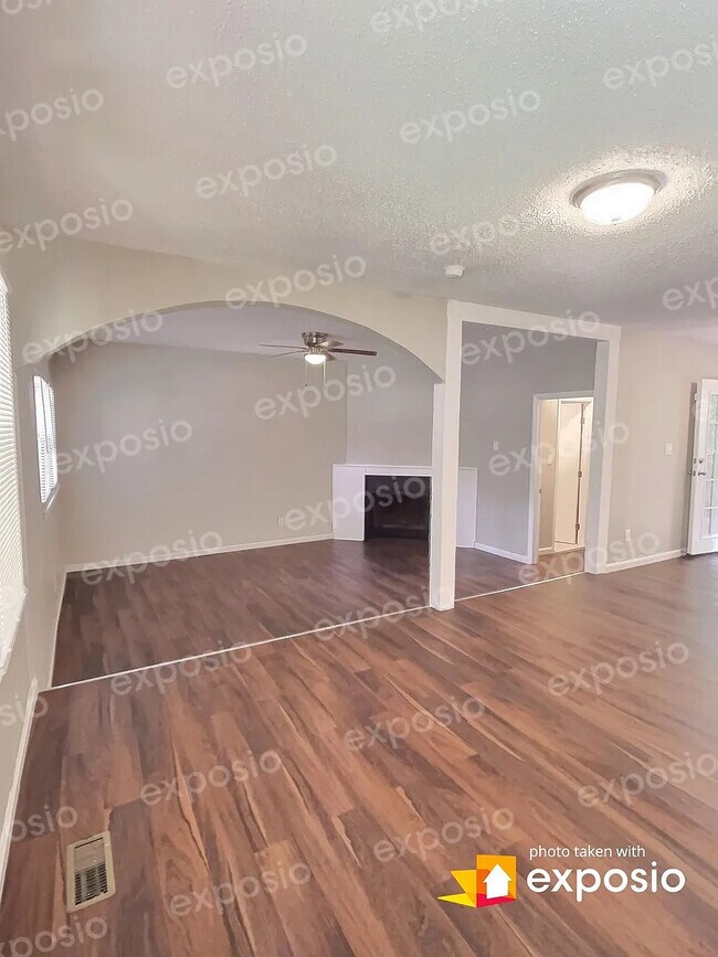 Foto del edificio - Room in Single Family Home on Jeb Stuart Dr
