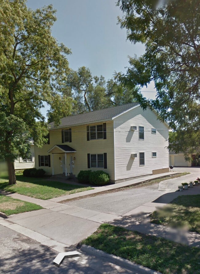 Building Photo - 1739 W 5th St