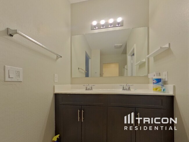 Foto del edificio - 30928 W Picadilly Rd
