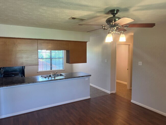 Foto del edificio - 3 Bed 2 Bath Home