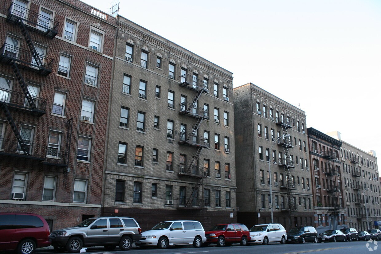 Primary Photo - 2518 University Ave
