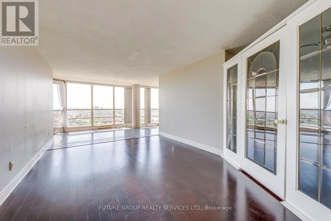 Building Photo - 45 Kingsbridge Garden Cir