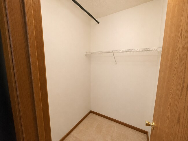 Building Photo - 3 Bedroom House W/ Updates!