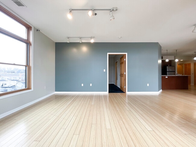 Building Photo - 448 Elmwood Ave