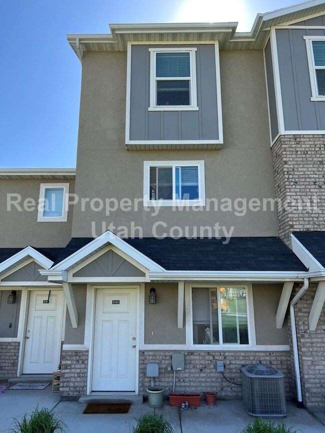 Building Photo - New Lower Rent! Pet Friendly Townhome