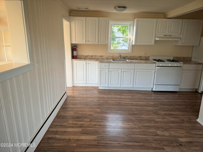 Building Photo - 423 NJ-34
