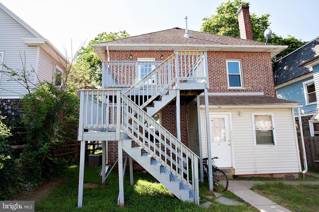 Building Photo - 45 Hillside Ave