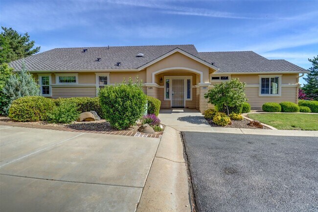 Foto del edificio - 2 Bedroom plus an office, 2 Bath home in The Cottages at Prescott Lakes!
