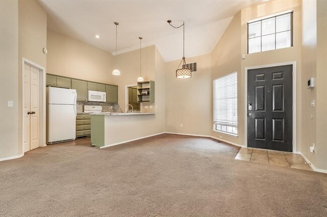 Building Photo - 904 Merlin Cir