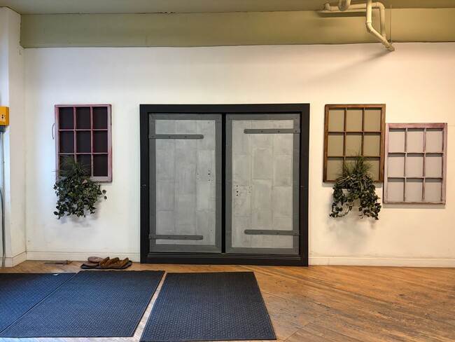 Building Photo - Sleek Manhattan Style Urban Condo Now Available in Byrne Lofts