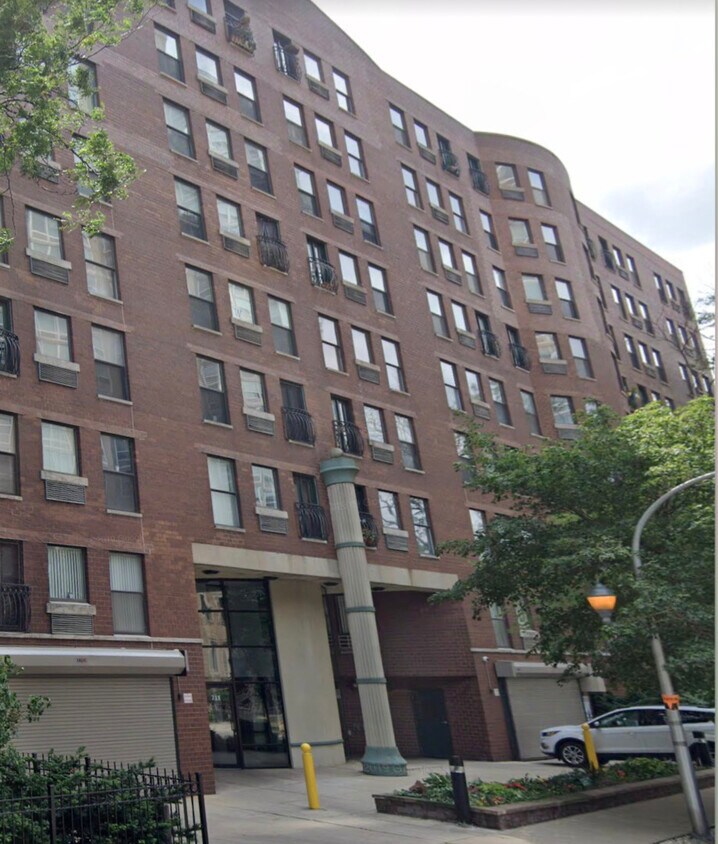 711 W Gordon Terrace, Chicago, IL 60613