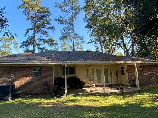 Building Photo - 1514 Lakewood Dr