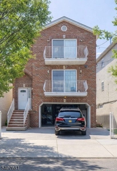 Building Photo - 28 Branford St