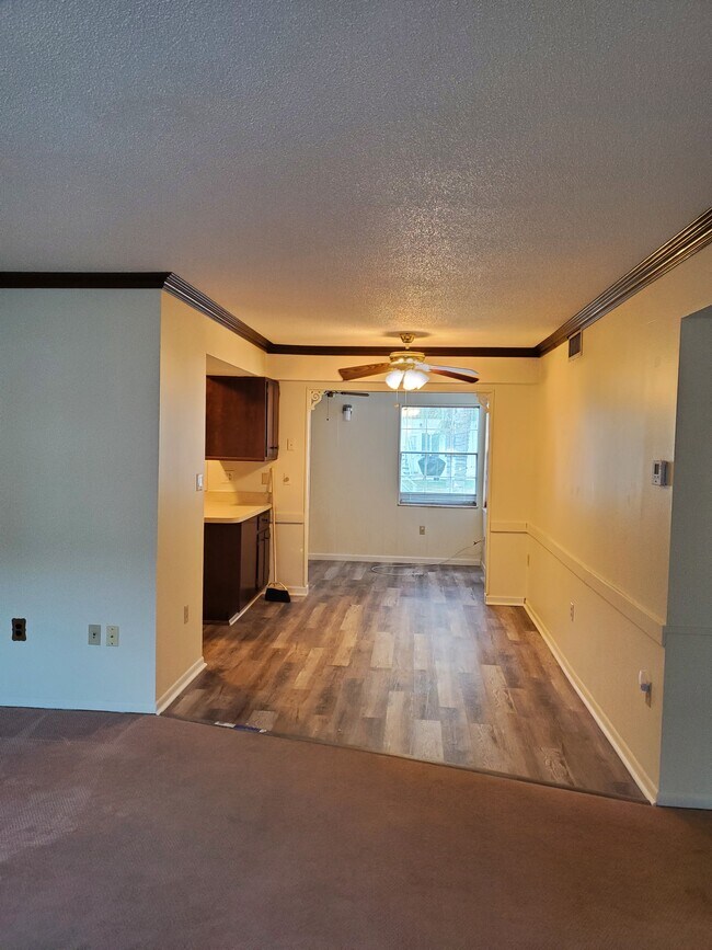 Building Photo - 4158 Tamiami Trl