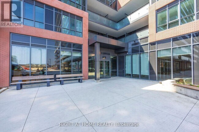 Photo du bâtiment - 2545 Simcoe St N