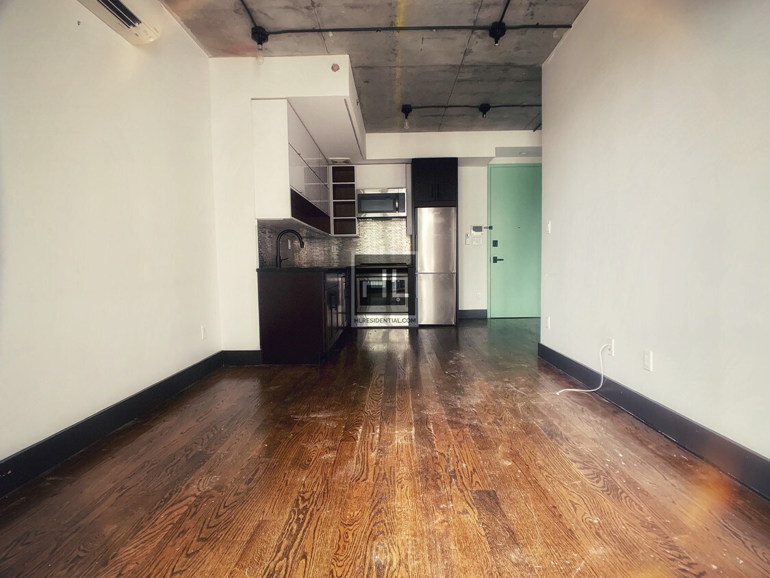 Building Photo - Hermiker