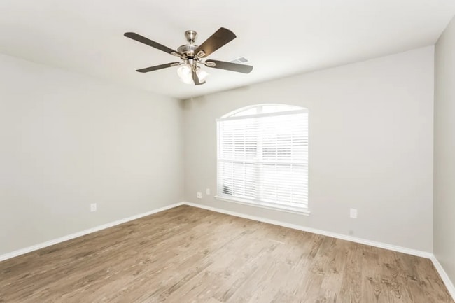 Building Photo - 405 Heritage Dr