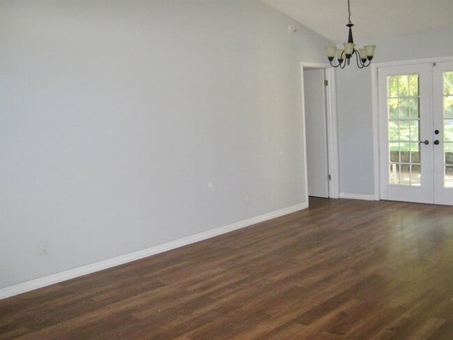 Building Photo - 4398 Plumosa St