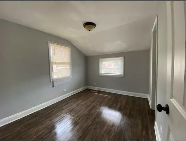 Foto del edificio - 9842 S Calhoun Ave