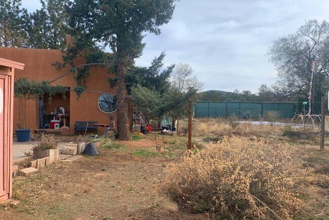 Building Photo - Charming 3BR House in Santa Fe