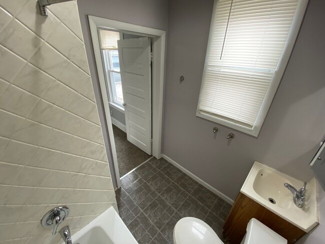 Building Photo - Lovely 3 Bedroom 2 Bathroom -- Coming Soon!