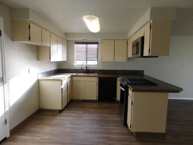 Building Photo - 3Bd/2Ba Single Story Home-For viewing!