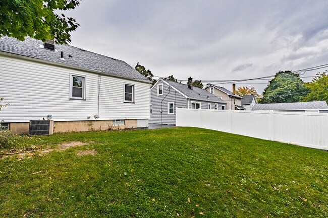 Foto del edificio - 531 Spencer Rd