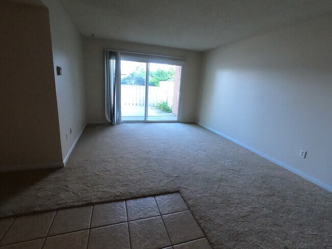 Foto del edificio - Gunbarrel Great 2 bed/2 bath Ground Floor Condo