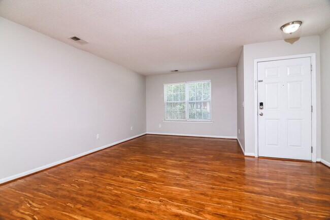Foto del edificio - 3323 Marshlane Way