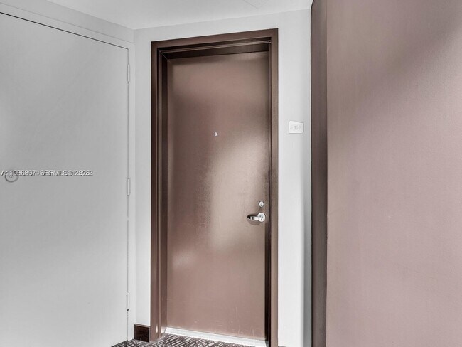 Foto del edificio - 60 SW 13th St
