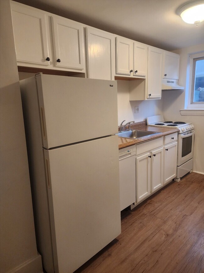 Building Photo - 63 Selkirk Rd