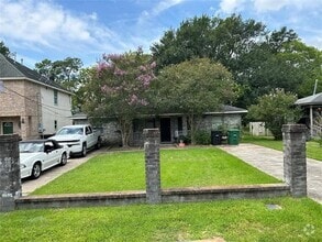 Building Photo - 10449 Wicklowe St