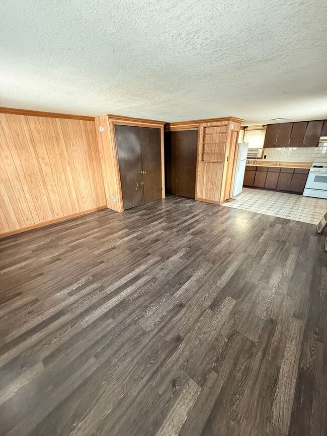 Building Photo - 469 N Birch St