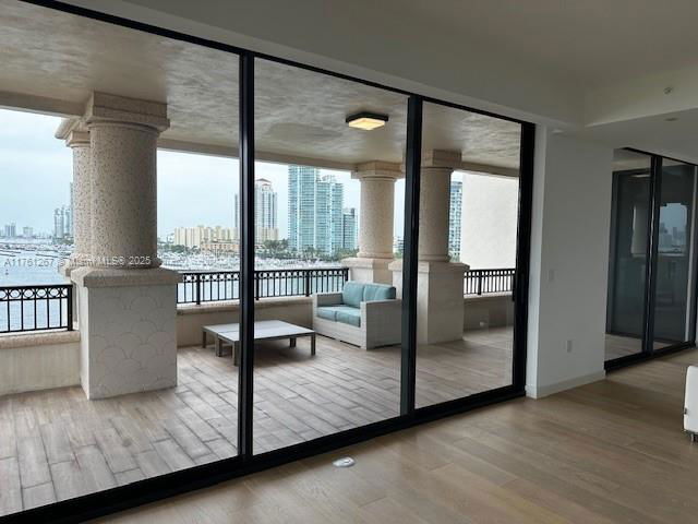 Foto del edificio - 6800 Fisher Island Dr