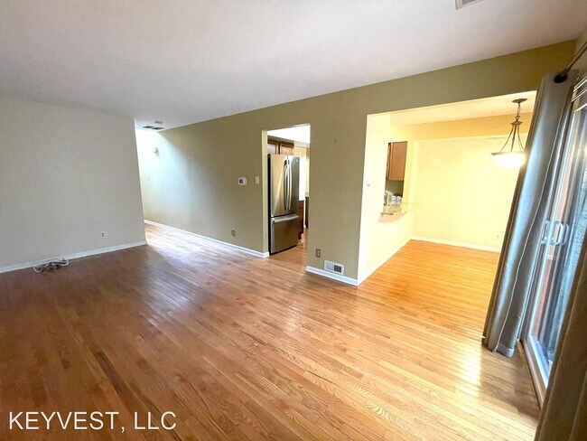 Building Photo - 2 br, 1.5 bath House - 32 Five Crown Royal