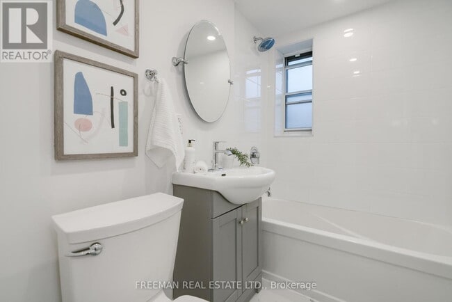 Photo du bâtiment - 2707 Yonge St