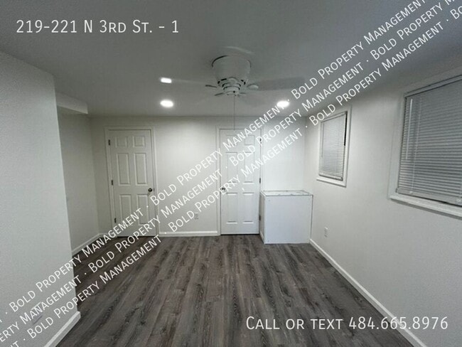 Foto del edificio - 219-221 N 3rd St.-1