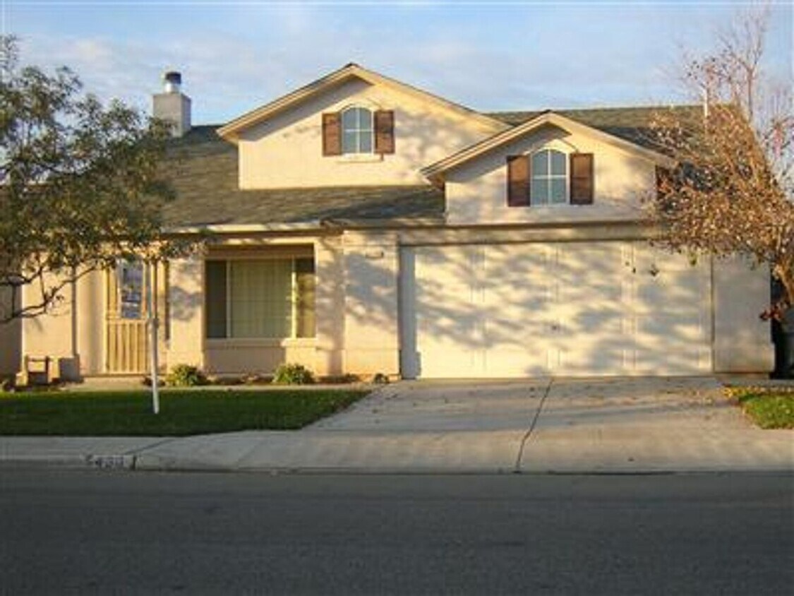 Foto principal - NW home offering plenty of amenities, clos...