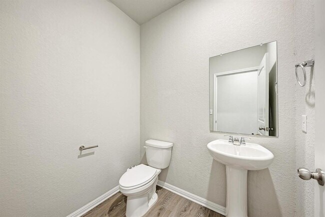 Building Photo - 1232 Vogel Dr