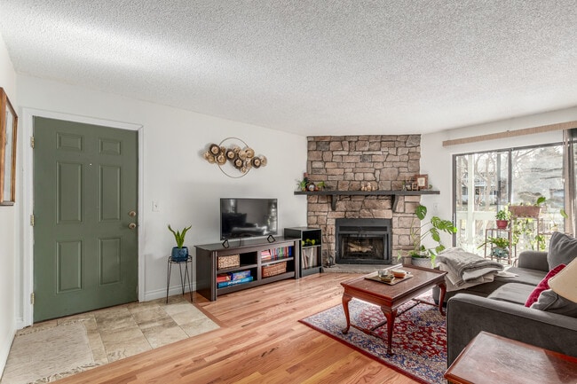 Building Photo - 8335 Fairmount Dr
