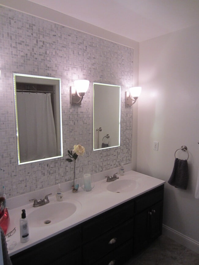 Bathroom - 5180 Exposition Blvd