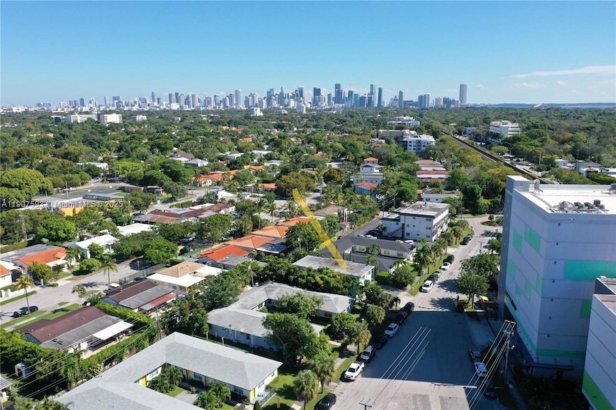 Primary Photo - 2465 SW 27th St