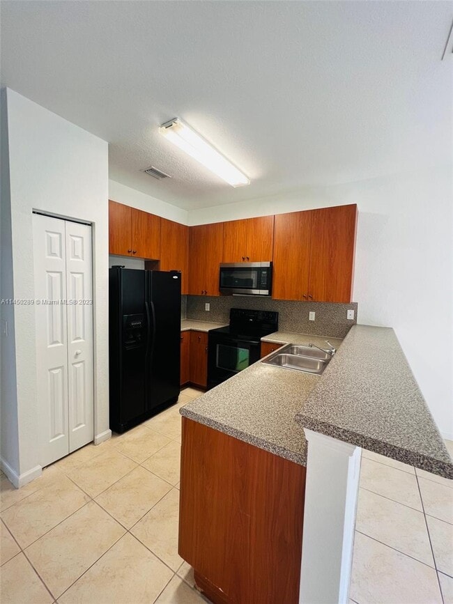 Building Photo - 1698 SW Via Rossa