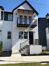 Building Photo - 715 Bespoke Wy