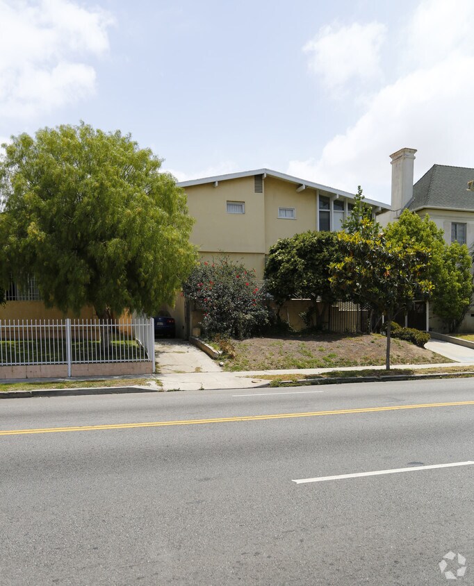 Building Photo - 440 S Wilton Pl